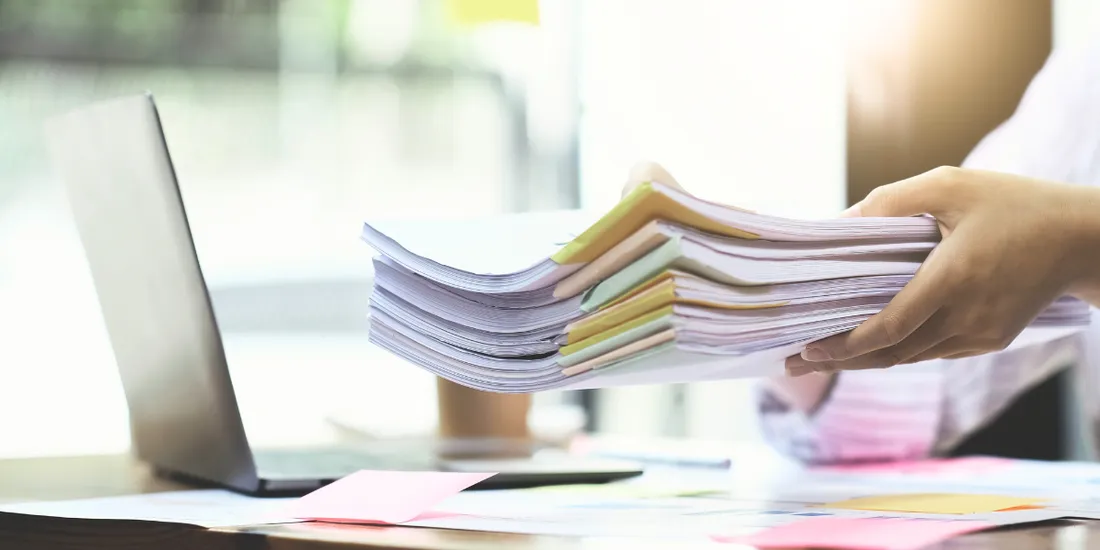 Comment l'IA transforme la gestion documentaire RH : automatisation, conformité et efficacité