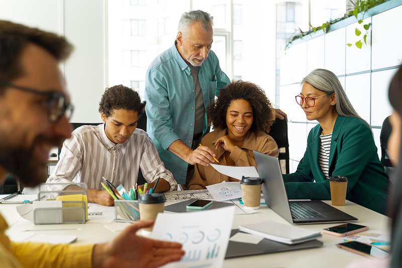 people-working-as-team-company.max-800x600